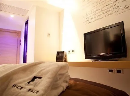 Face To Face House 3*