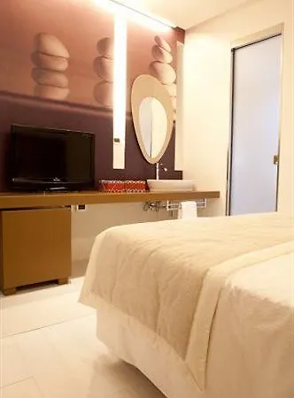 Face To Face House Bed & Breakfast 3*