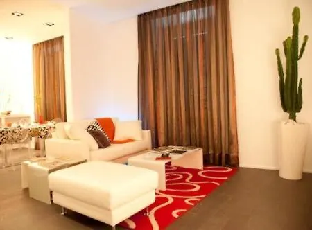 Face To Face House 3*