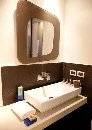 Face To Face House 3*