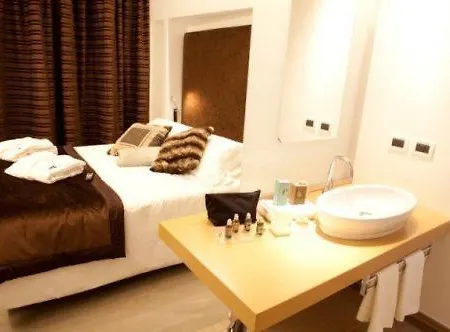 Face To Face House 3*